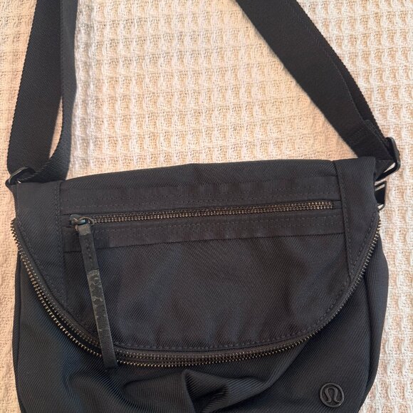 Lululemon Festival Bag II (Black on Black) First Release RARE - Picture 10 of 10